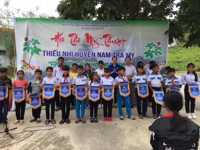 Hội thi vẽ tranh “Con đường bích họa Ngọc Linh”